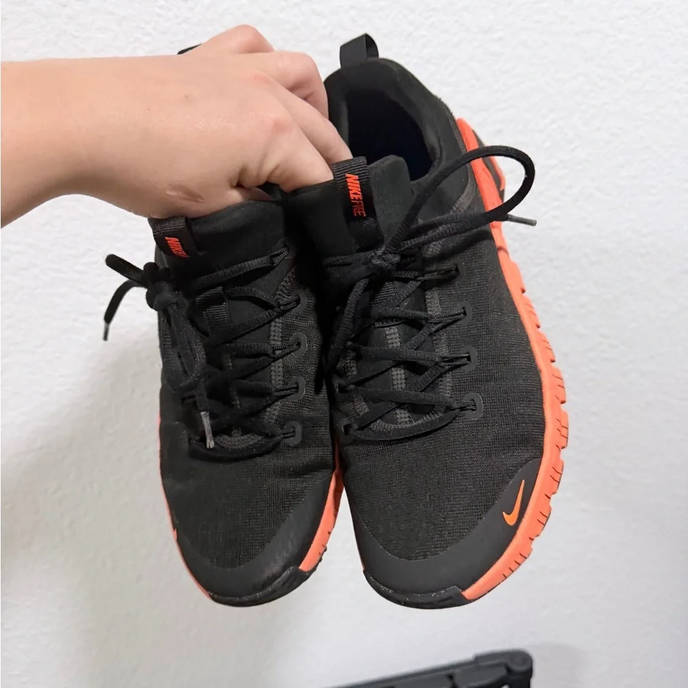 Nike Black and Orange Metcon - Picture 7 of 9